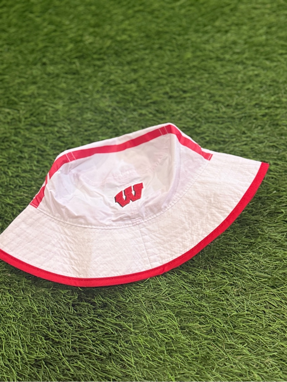 Melonwear Lightweight Bucket Hat - Wisconsin Badgers